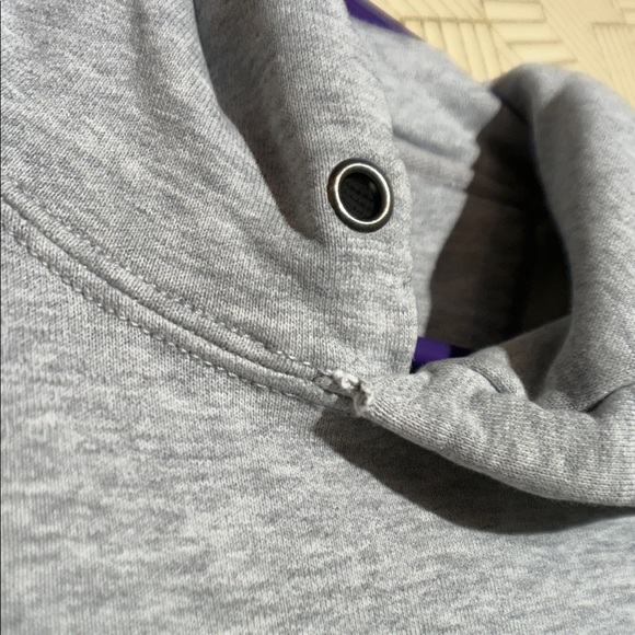 Uniqlo Light Gray Sweatshirt - Picture 3 of 5